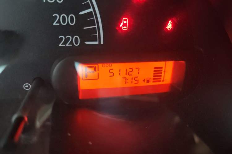 Used Nissan Sunny 2011 1.5XE CVT Comfort Edition Odometer Close Up