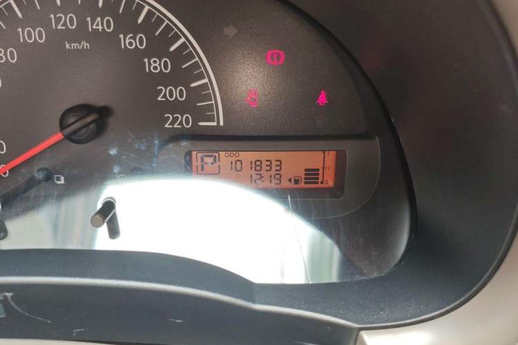 Used Nissan Sunny 2011 1.5XE CVT Comfort Edition Odometer Close Up