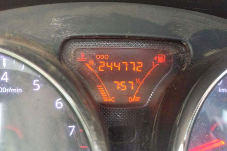 Used Nissan Sunny 2011 1.5XL Manual Deluxe Edition Odometer Close Up