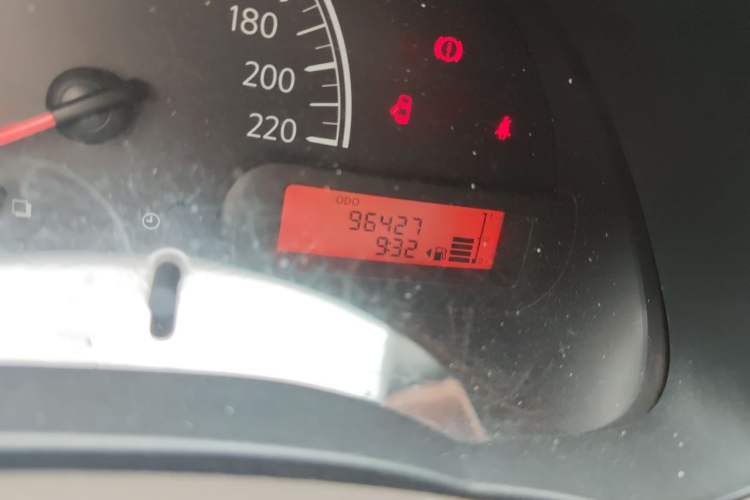 Used Nissan Sunny 2011 1.5XE Manual Comfort Edition Odometer Close Up