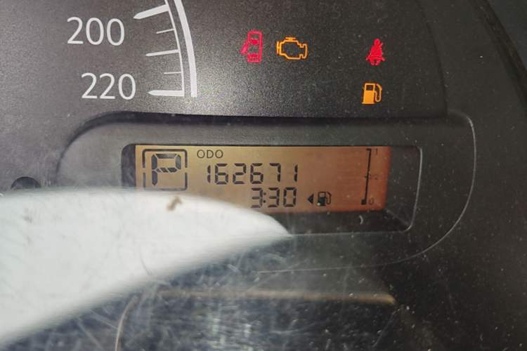 Used Nissan Sunny 2011 1.5XE CVT Comfort Edition Odometer Close Up