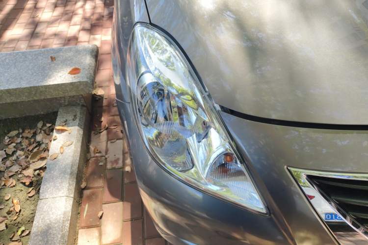Used Nissan Sunny 2011 1.5XE Manual Comfort Edition Right Front Headlight