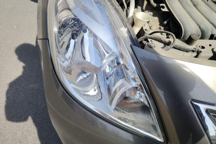 Used Nissan Sunny 2011 1.5XE Manual Comfort Edition Right Front Headlight