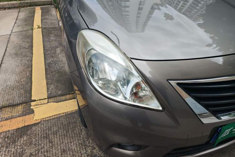 Used Nissan Sunny 2011 1.5XE Manual Comfort Edition Right Front Headlight