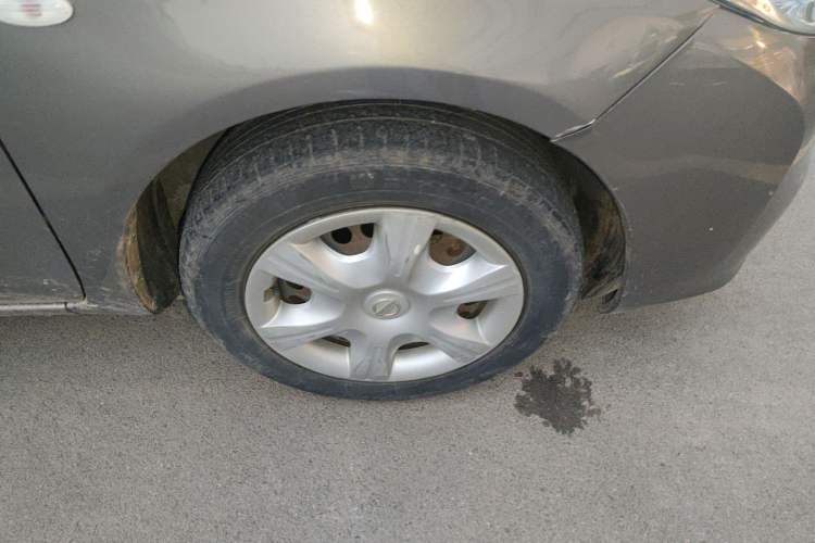 Used Nissan Sunny 2011 1.5XE Manual Comfort Edition Right Front Wheel Hub
