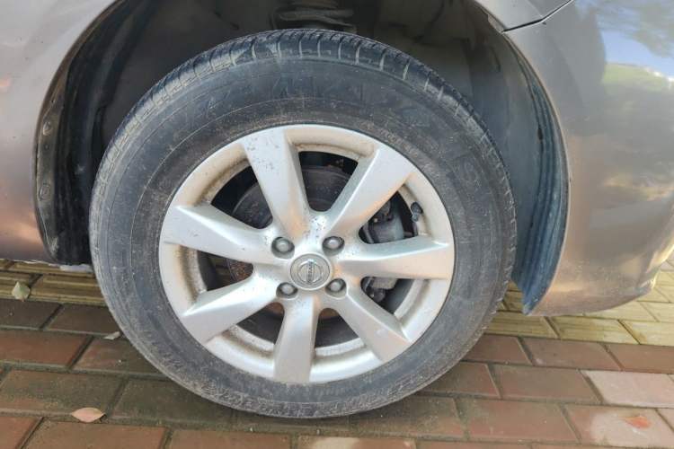 Used Nissan Sunny 2011 1.5XE Manual Comfort Edition Right Front Wheel Hub