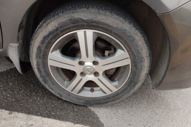 Used Nissan Sunny 2011 1.5XE Manual Comfort Edition Right Front Wheel Hub