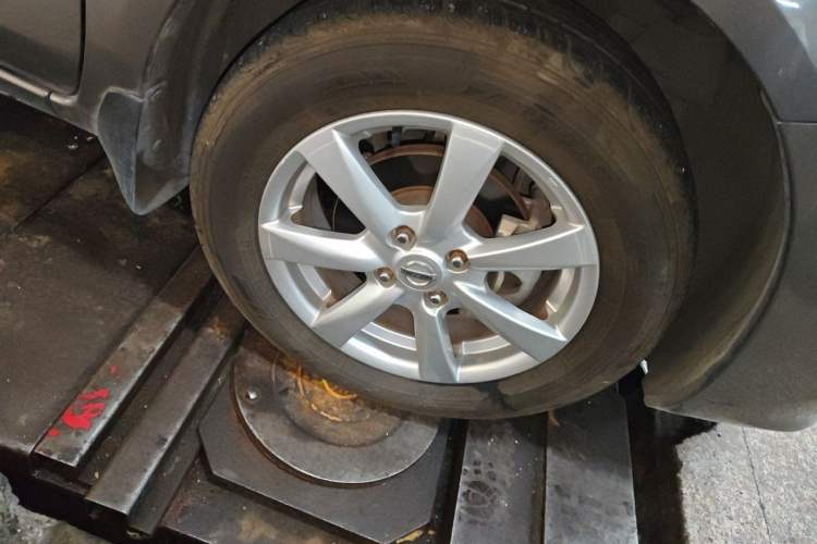 Used Nissan Sunny 2011 1.5XE CVT Comfort Edition Right Front Wheel Hub