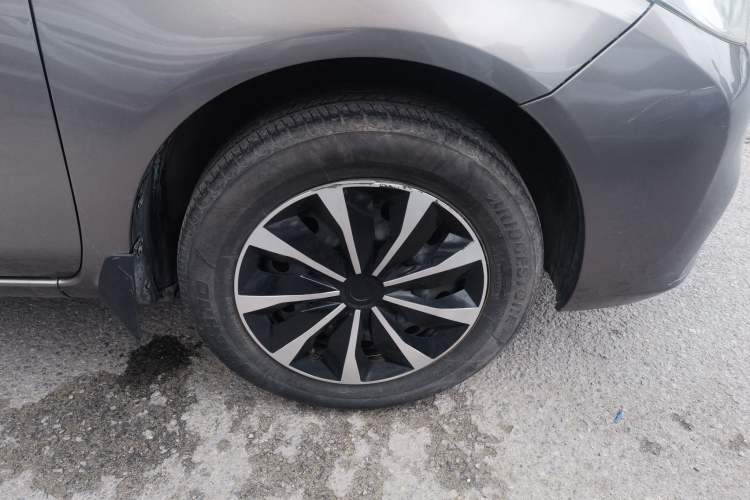 Used Nissan Sunny 2011 1.5XE CVT Comfort Edition Right Front Wheel Hub