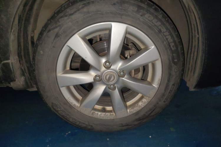 Used Nissan Sunny 2011 1.5XE Manual Comfort Edition Right Front Wheel Hub