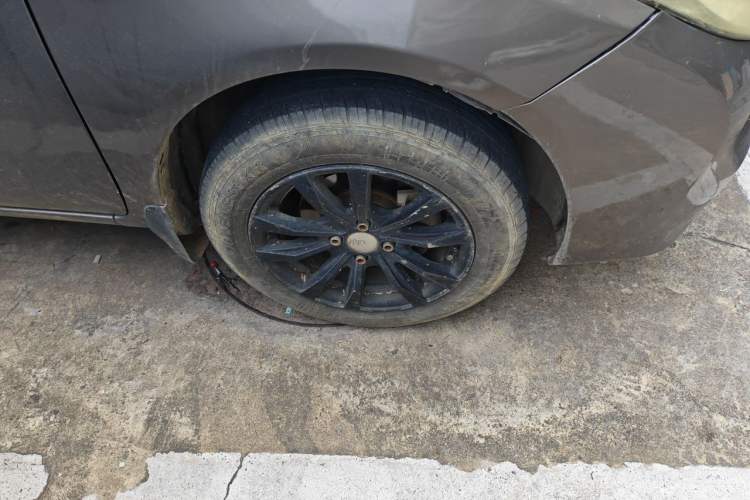 Used Nissan Sunny 2011 1.5XE CVT Comfort Edition Right Front Wheel Hub