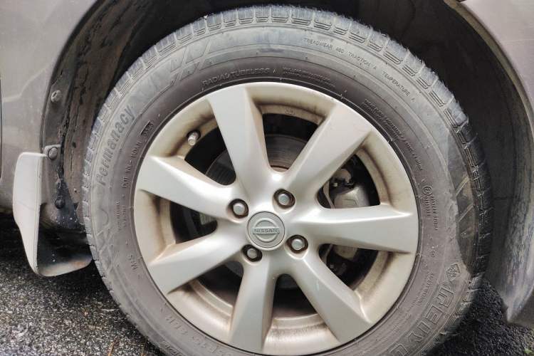 Used Nissan Sunny 2011 1.5XL Manual Deluxe Edition Right Front Wheel Hub