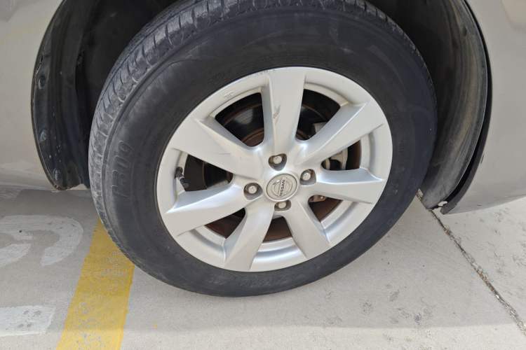 Used Nissan Sunny 2011 1.5XV Manual Luxury Edition Right Front Wheel Hub