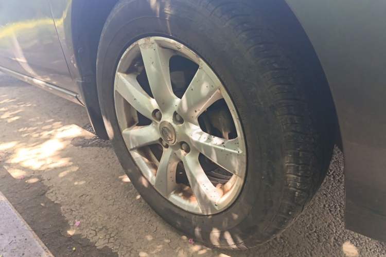 Used Nissan Sunny 2011 1.5XE CVT Comfort Edition Right Front Wheel Hub