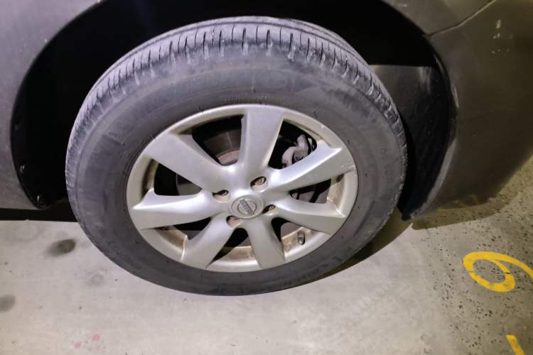 Used Nissan Sunny 2011 1.5XE Manual Comfort Edition Right Front Wheel Hub