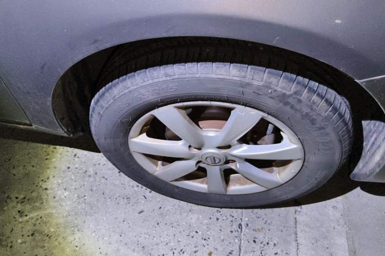 Used Nissan Sunny 2011 1.5XE Manual Comfort Edition Right Front Wheel Hub