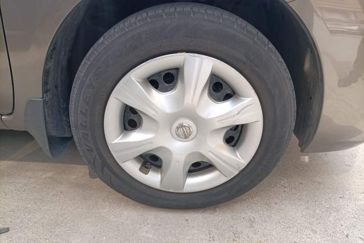 Used Nissan Sunny 2011 1.5XE Manual Comfort Edition Right Front Wheel Hub