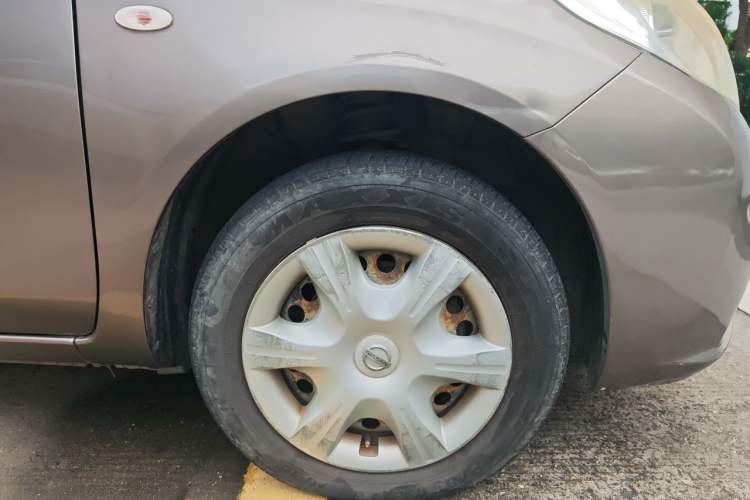Used Nissan Sunny 2011 1.5XE Manual Comfort Edition Right Front Wheel Hub
