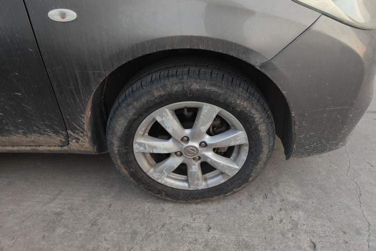 Used Nissan Sunny 2011 1.5XL Manual Deluxe Edition Right Front Wheel Hub