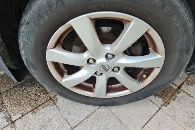 Used Nissan Sunny 2011 1.5XE CVT Comfort Edition Right Front Wheel Hub