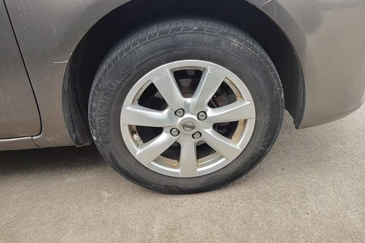 Used Nissan Sunny 2011 1.5XE CVT Comfort Edition Right Front Wheel Hub