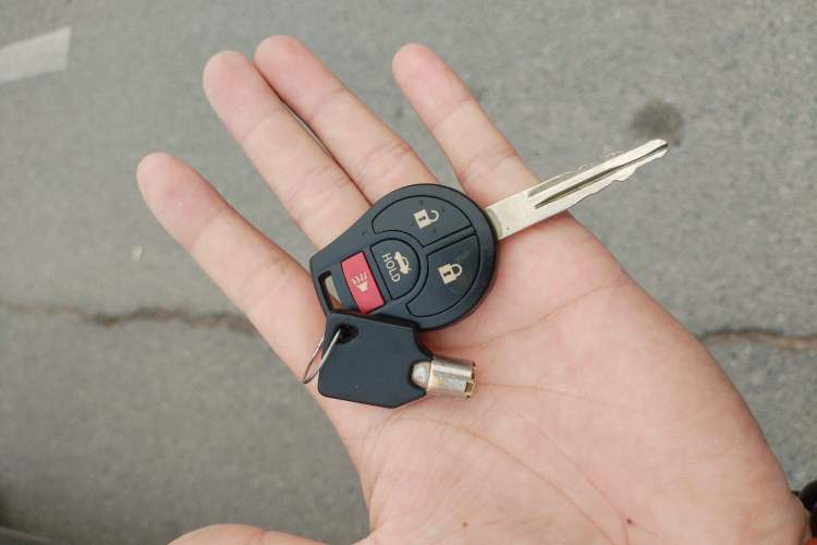 Used Nissan Sunny 2011 1.5XE Manual Comfort Edition Vehicle Key