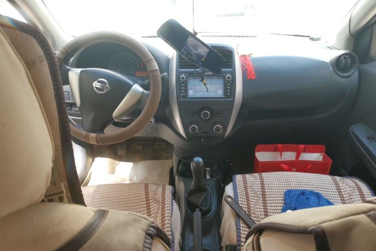 Used Nissan Sunny 2014 1.5XE Manual Elite Edition Center Console