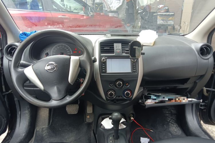 Used Nissan Sunny 2014 1.5XE CVT Elite Edition Center Console