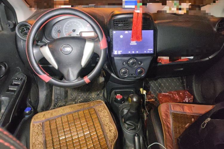 Used Nissan Sunny 2014 1.5XE Manual Comfort Edition Center Console