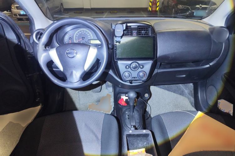 Used Nissan Sunny 2014 1.5XE CVT Elite Edition Center Console
