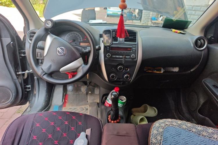 Used Nissan Sunny 2014 1.5XE Manual Comfort Edition Center Console
