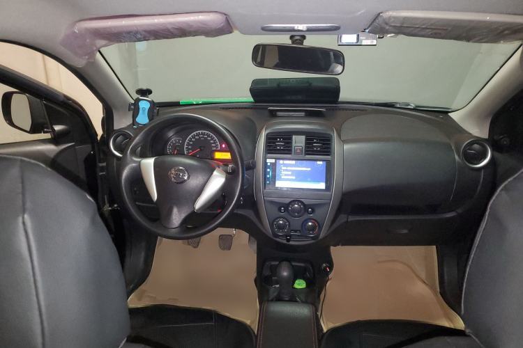 Used Nissan Sunny 2014 1.5XE Manual Comfort Edition Center Console