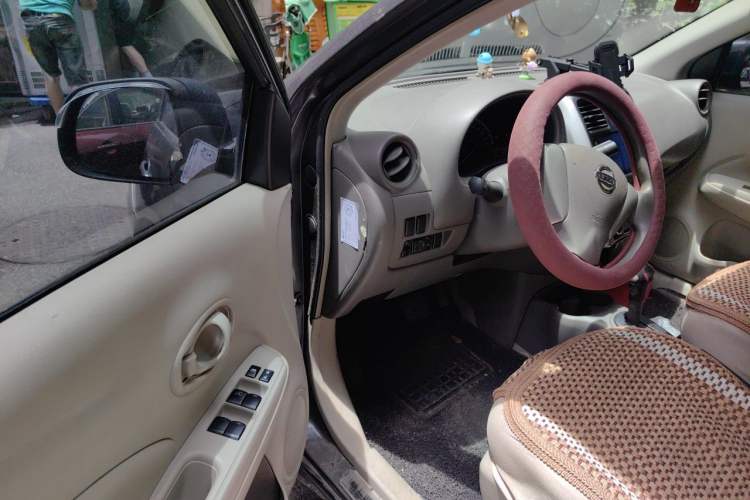 Used Nissan Sunny 2014 1.5XE CVT Elite Edition Driver Seat