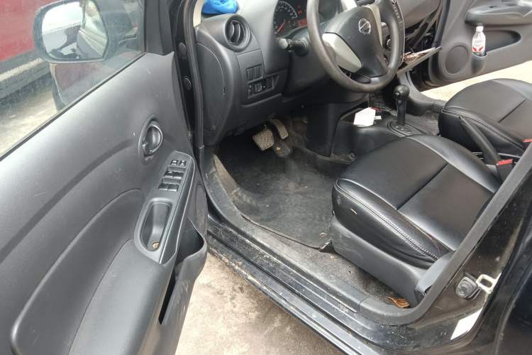 Used Nissan Sunny 2014 1.5XE CVT Elite Edition Driver Seat