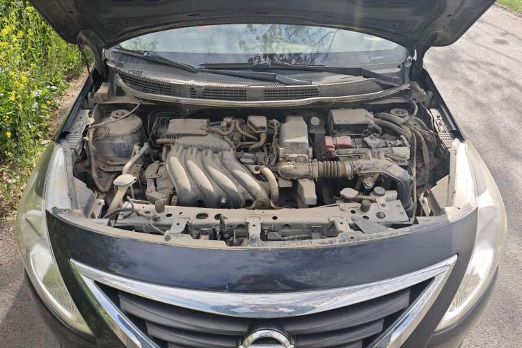Used Nissan Sunny 2014 1.5XE Manual Comfort Edition Engine Bay