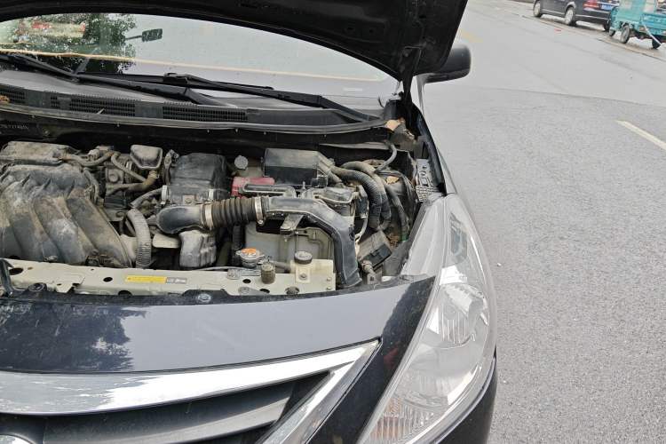 Used Nissan Sunny 2014 1.5XE Manual Elite Edition Engine Bay Left