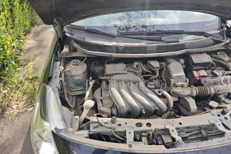 Used Nissan Sunny 2014 1.5XE Manual Comfort Edition Engine Bay Right