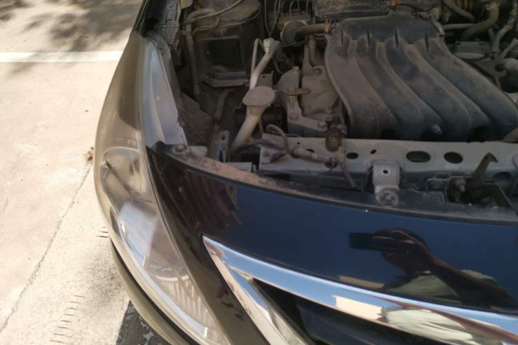 Used Nissan Sunny 2014 1.5XE Manual Elite Edition Engine Bay Right