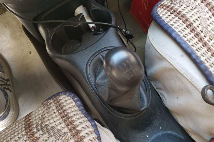 Used Nissan Sunny 2014 1.5XE Manual Elite Edition Gear Lever
