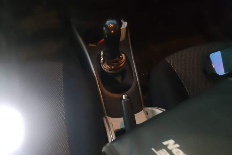 Used Nissan Sunny 2014 1.5XL Manual Deluxe Edition Gear Lever