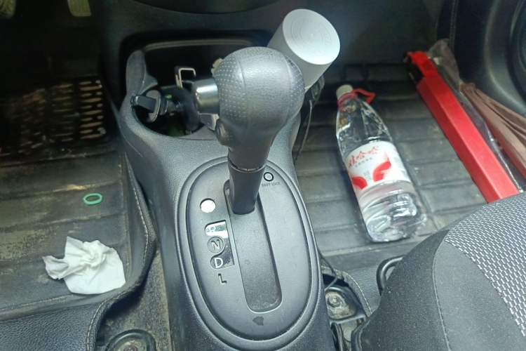 Used Nissan Sunny 2014 1.5XE CVT Elite Edition Gear Lever