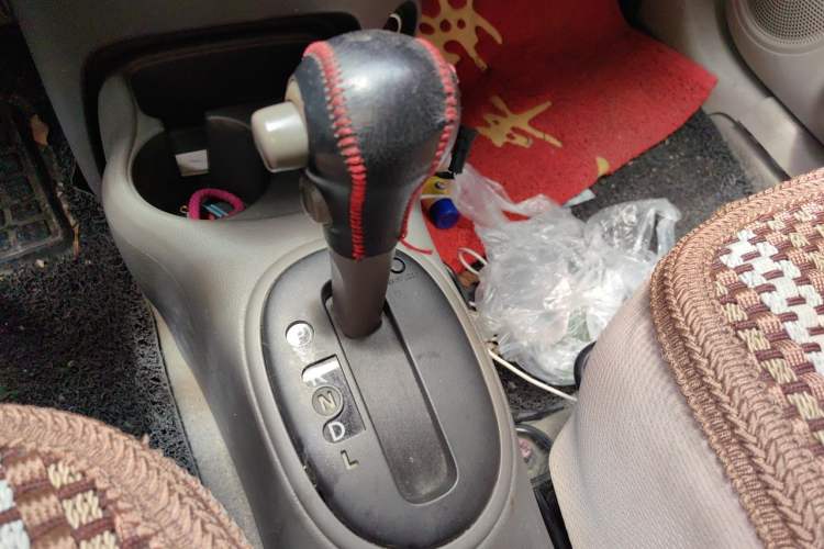 Used Nissan Sunny 2014 1.5XE CVT Elite Edition Gear Lever