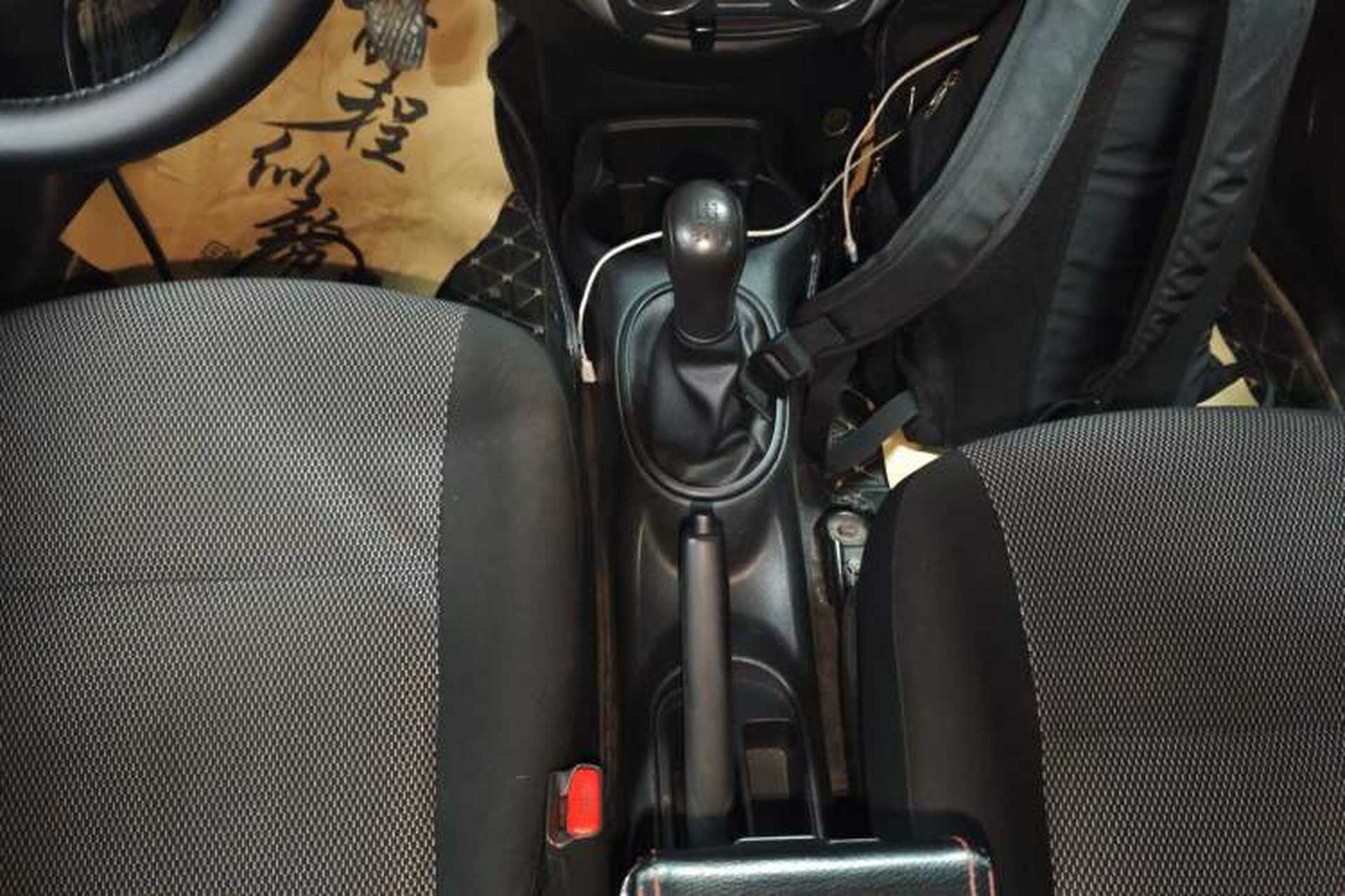 Used Nissan Sunny 2014 1.5XE Manual Elite Edition Gear Lever