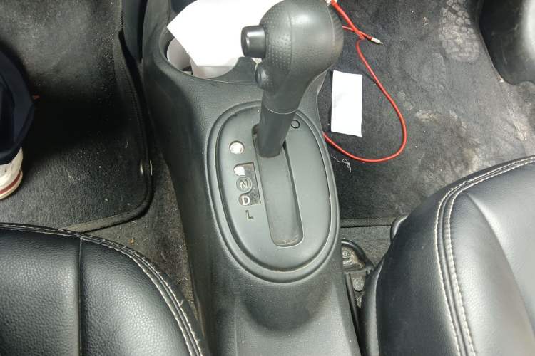 Used Nissan Sunny 2014 1.5XE CVT Elite Edition Gear Lever