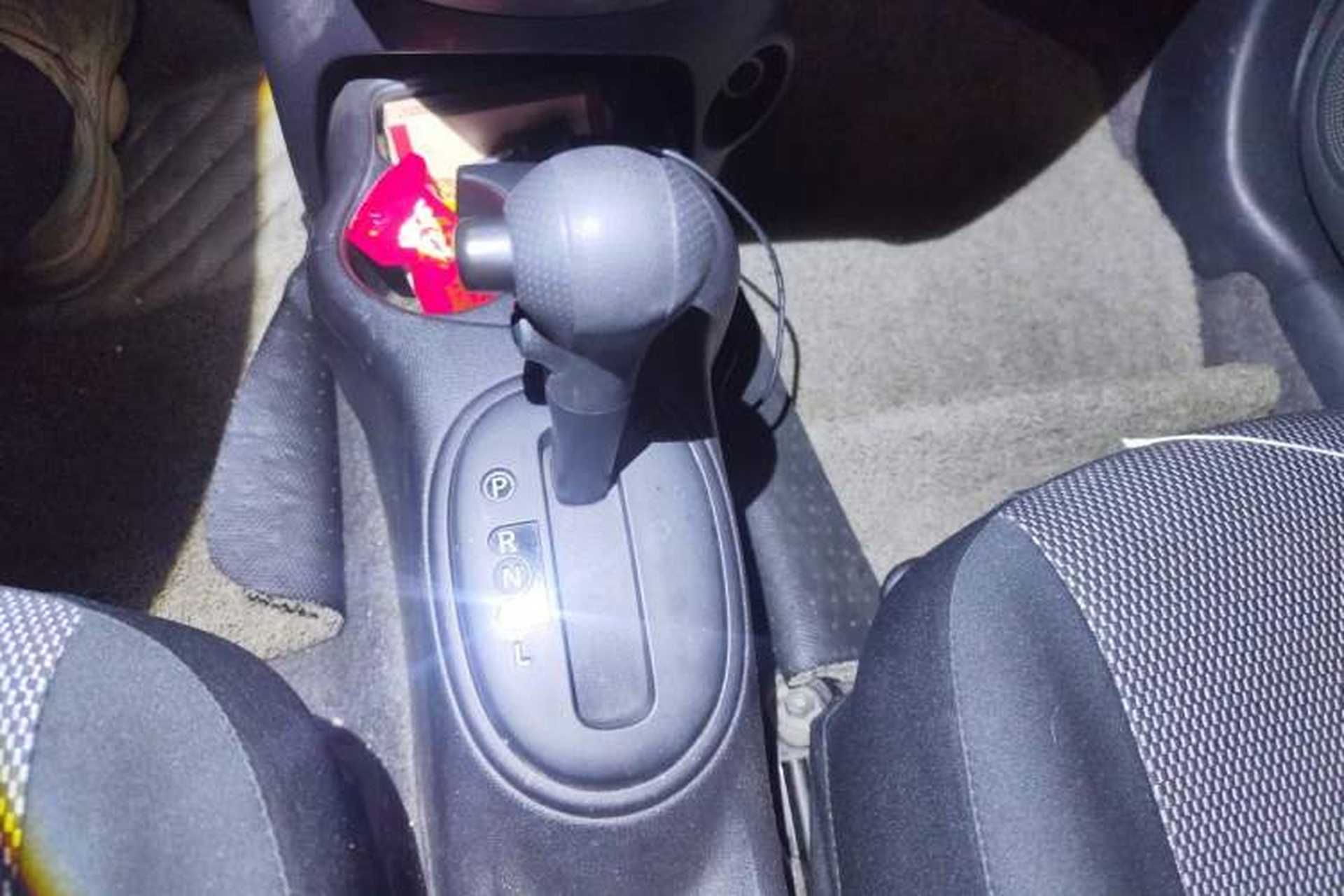 Used Nissan Sunny 2014 1.5XE CVT Elite Edition Gear Lever