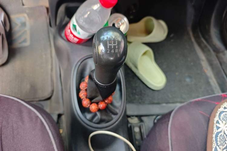 Used Nissan Sunny 2014 1.5XE Manual Comfort Edition Gear Lever