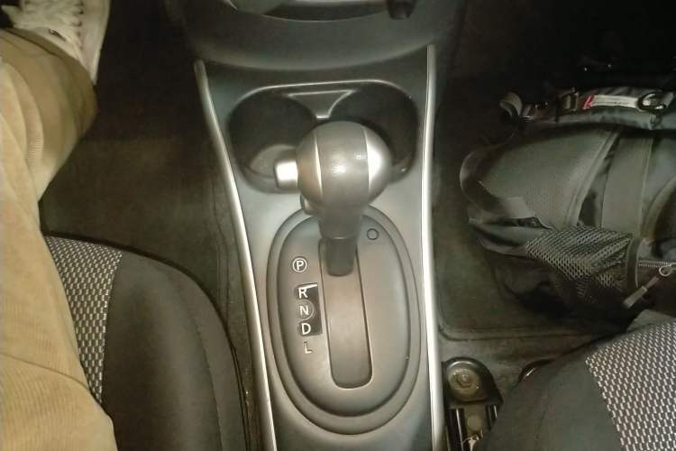 Used Nissan Sunny 2014 1.5XL CVT Luxury Edition Gear Lever