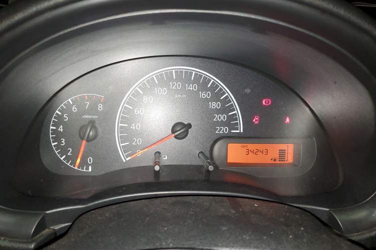 Used Nissan Sunny 2014 1.5XE Manual Comfort Edition Instrument Cluster