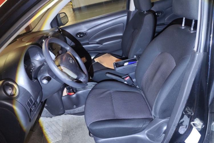 Used Nissan Sunny 2014 1.5XE CVT Elite Edition Left Front Seat