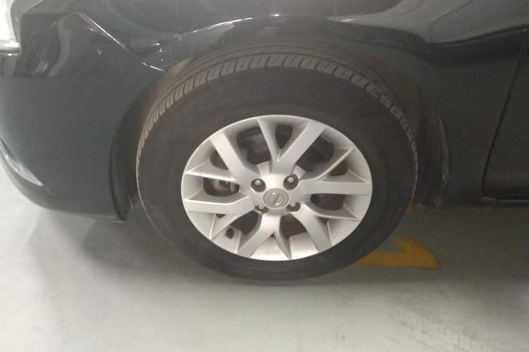 Used Nissan Sunny 2014 1.5XL CVT Luxury Edition Left Front Wheel Hub